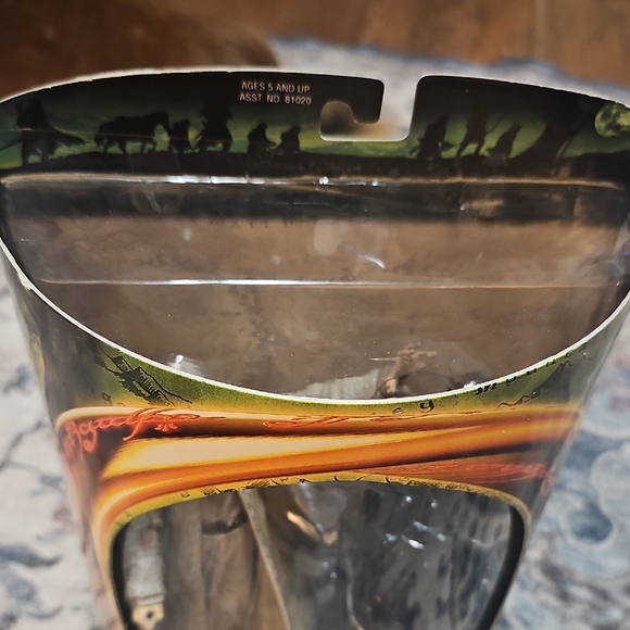 Lord of the Rings Saruman Action Figure - White and Black - Picture 3 of 3